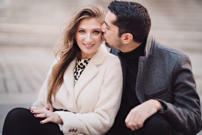 sunny-kissing-tanya-head